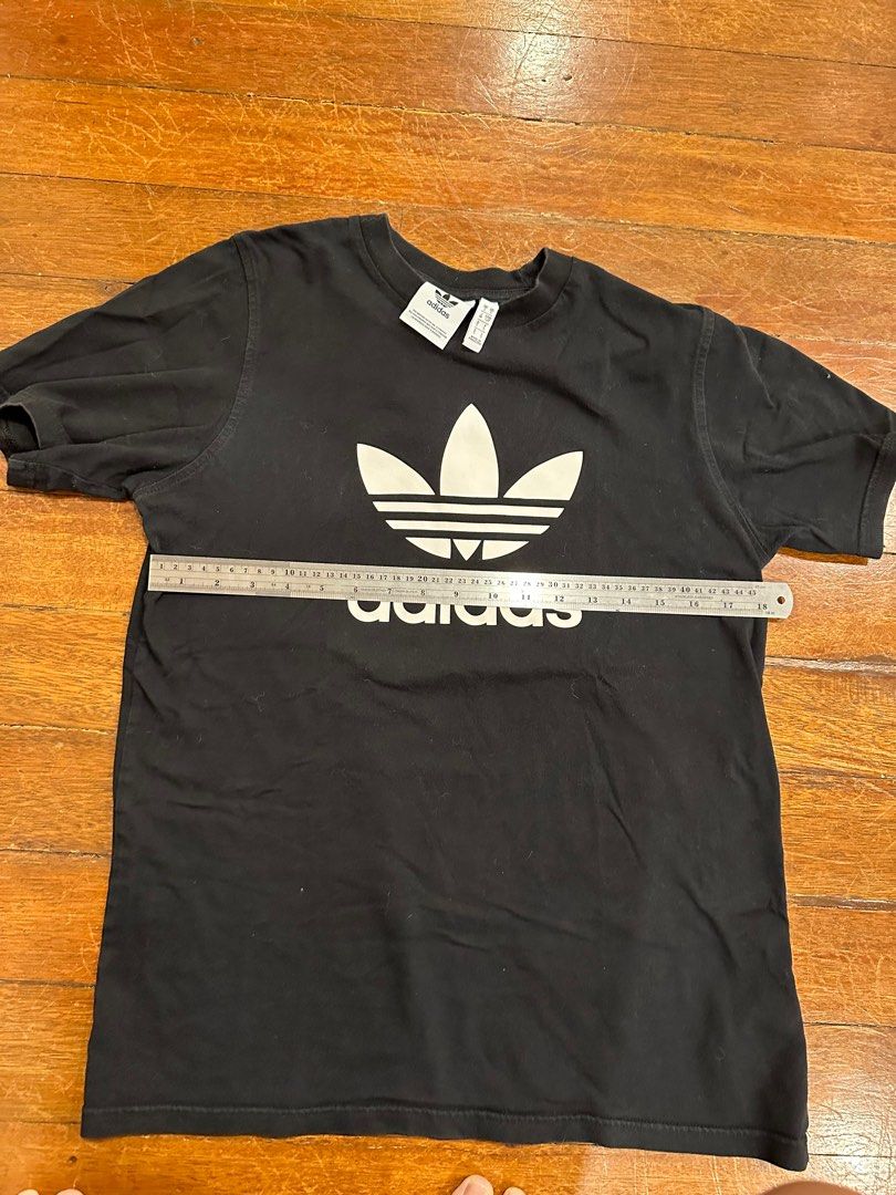 ADIDAS ORIGINALS tee (Category: Tshirts & Polo Shirts ) located in Makati City. Submitted by chelsmmm (Listing ID 1228977496, Image 3). Description: Still in great condition RFS - decluttering .