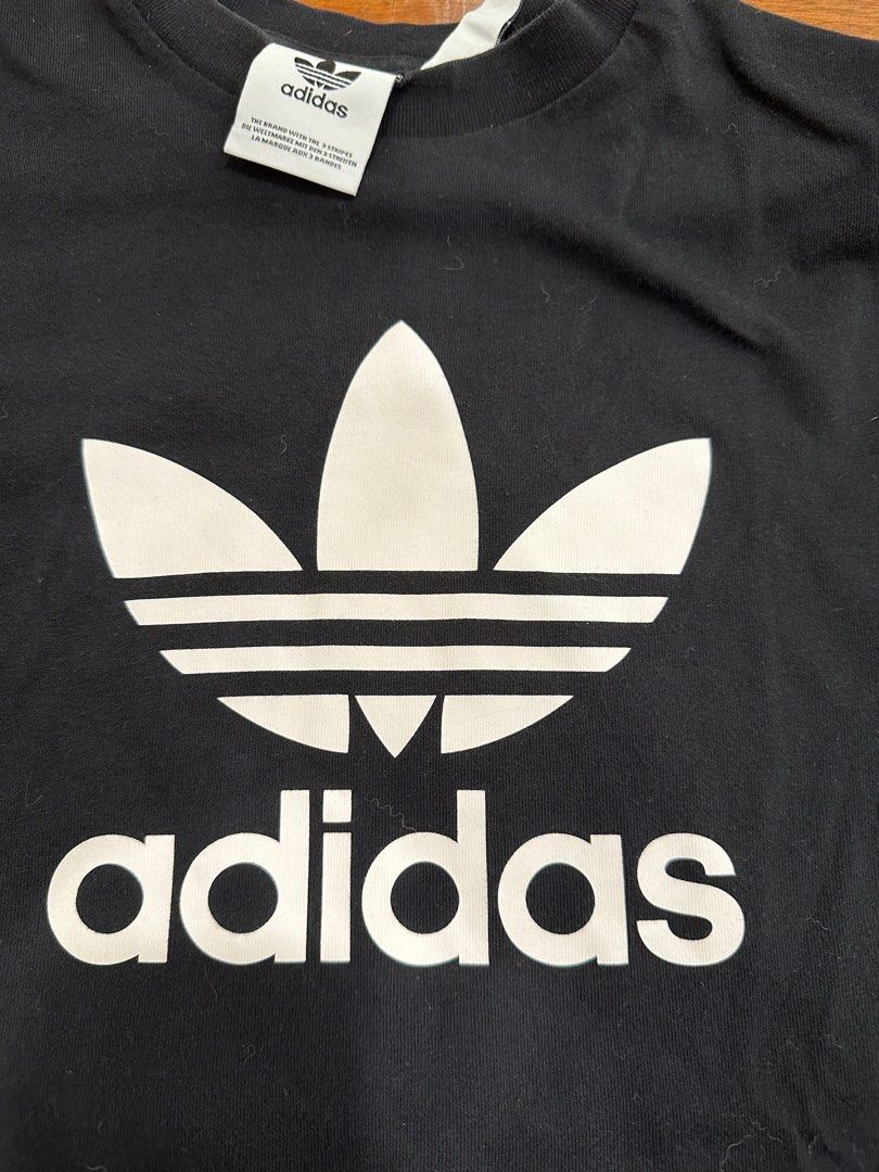 ADIDAS ORIGINALS tee (Category: Tshirts & Polo Shirts ) located in Makati City. Submitted by chelsmmm (Listing ID 1228977496, Image 1). Description: Still in great condition RFS - decluttering .