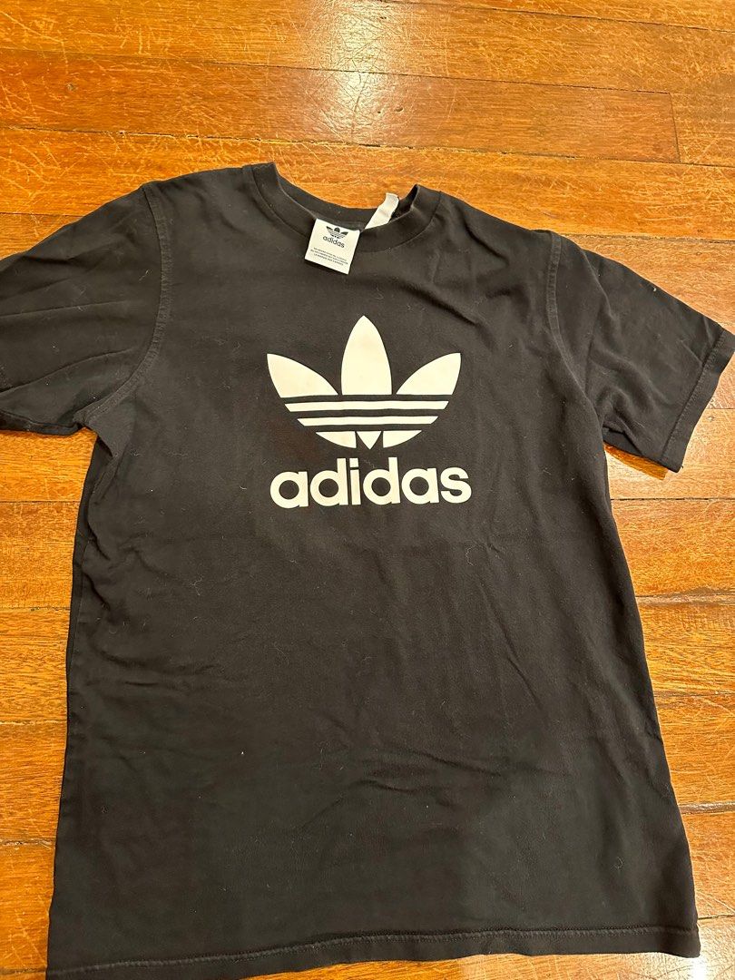 ADIDAS ORIGINALS tee (Category: Tshirts & Polo Shirts ) located in Makati City. Submitted by chelsmmm (Listing ID 1228977496, Image 2). Description: Still in great condition RFS - decluttering .