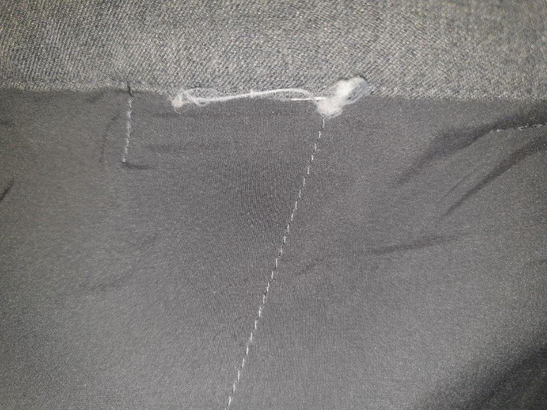 Ankle pants size 32 (Category: Trousers) located in Baguio. Submitted by lee.ka (Listing ID 1229032615, Image 3). Description: not sure if uniqlo siya pero still in excellent condition size 32 400 plus ship fee issue-cut tags.