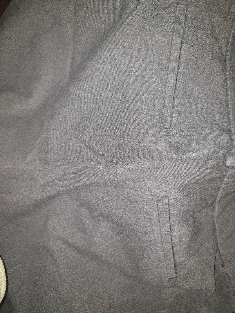 Ankle pants size 32 (Category: Trousers) located in Baguio. Submitted by lee.ka (Listing ID 1229032615, Image 2). Description: not sure if uniqlo siya pero still in excellent condition size 32 400 plus ship fee issue-cut tags.