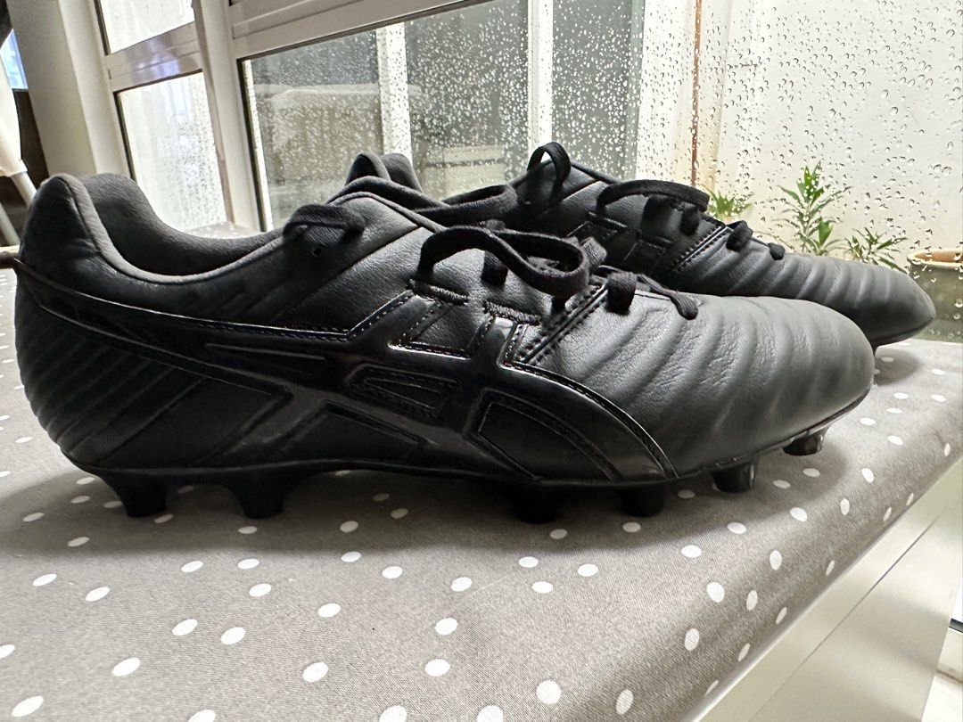 Asics blackout clearance