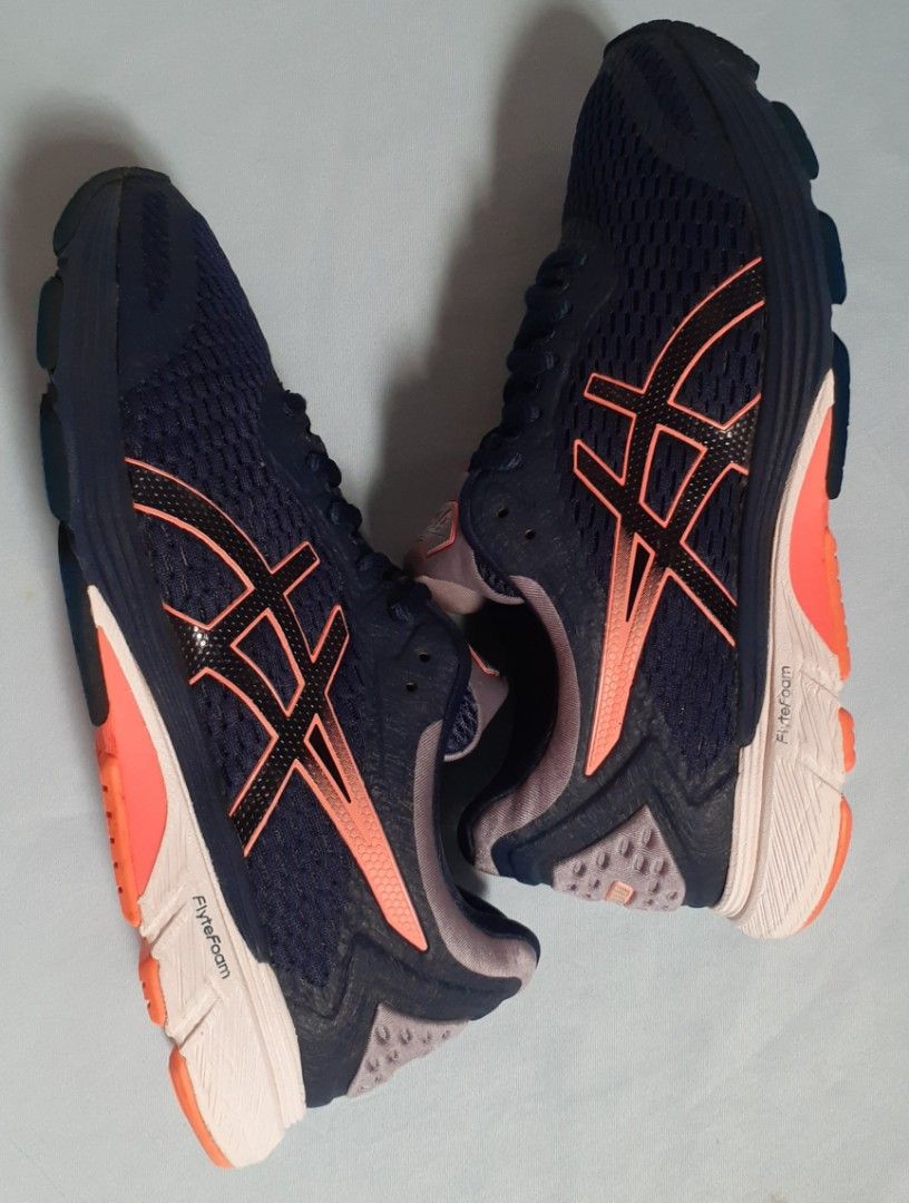 Asics discount sm fairview