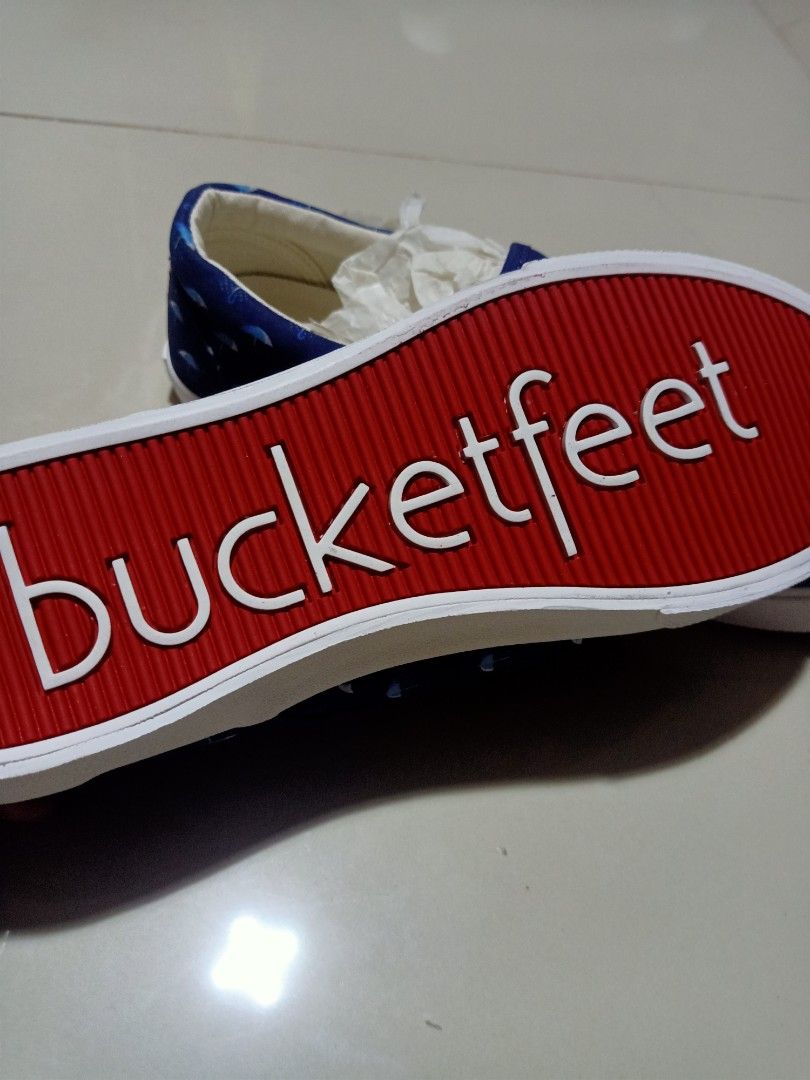 Slip on Authentic Bucketfeet size 9 (Category: Sneakers) located in Quezon City. Submitted by MsMars (Listing ID 1229031962, Image 2). Description: #brandnew #bucketfeet #blue #printedshoes.