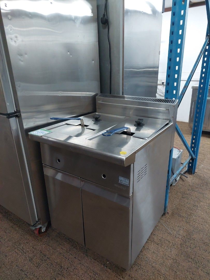 berjaya Free Standing Gas Twin Tank Deep Fryer, 640mm x 625mm x 840mm
