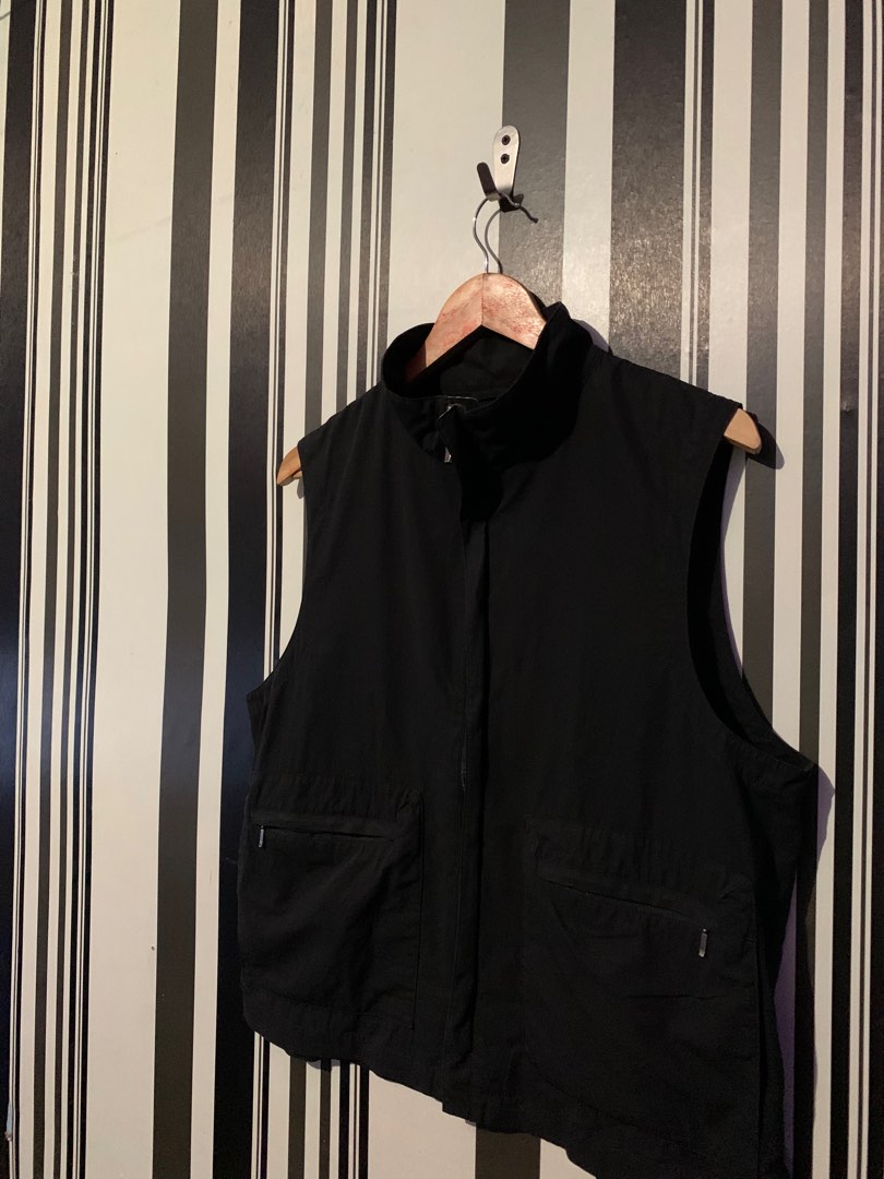 BURBERRY VEST, Men's Fashion, Coats, Jackets and Outerwear on Carousell