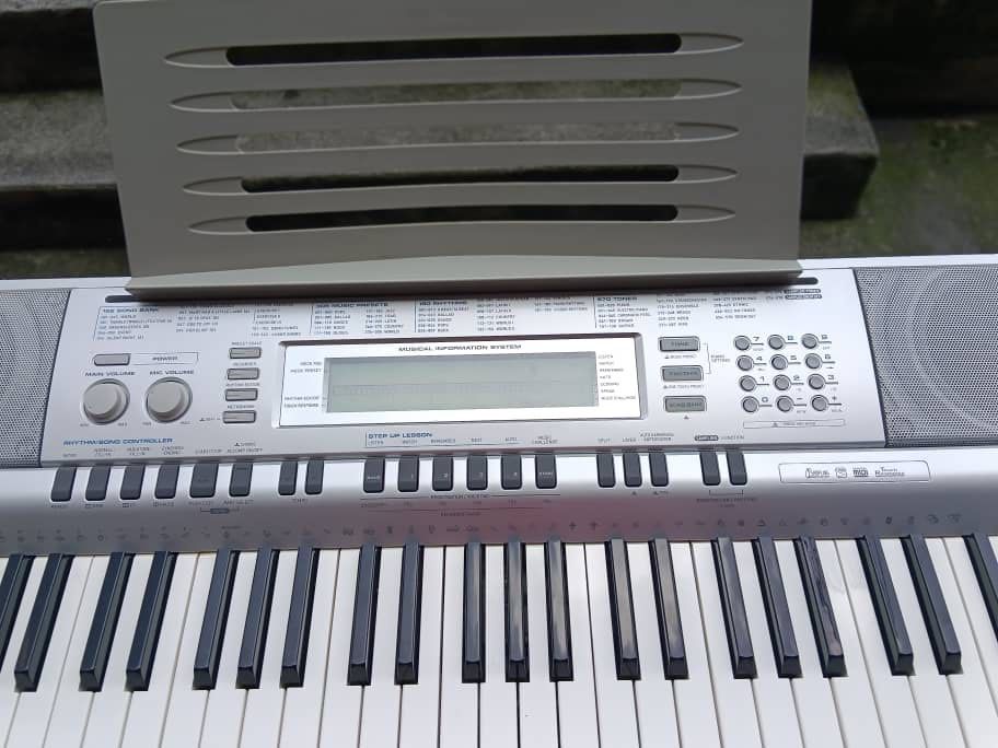 Casio WK210, Audio, Other Audio Equipment on Carousell