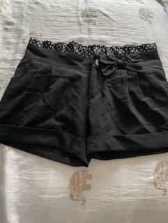 Celana Pendek Hitam