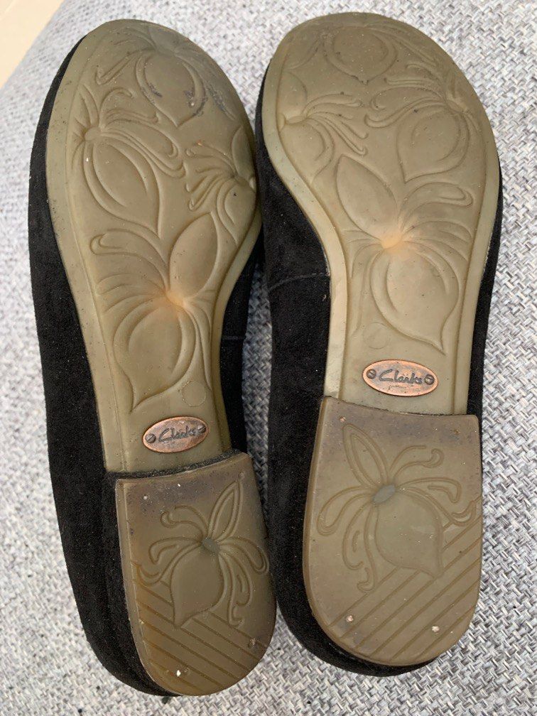 clarks low heel booties