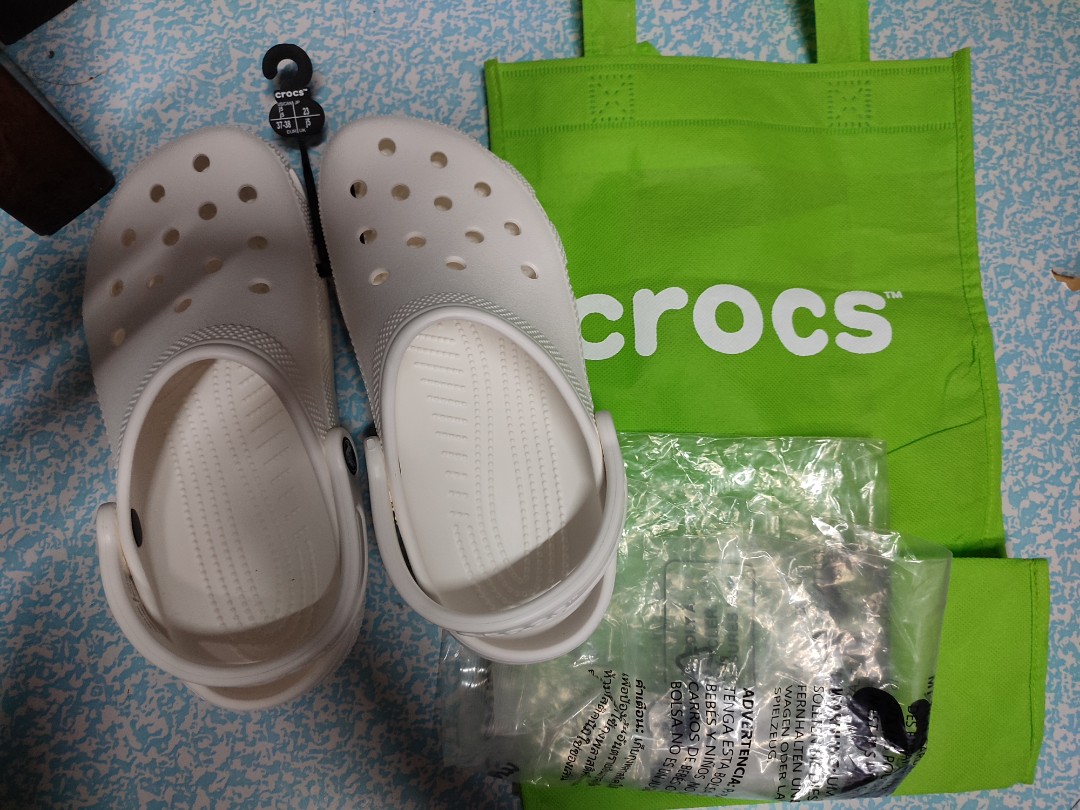 CROCS SIZE W4 (37-38), Women's Fashion, Footwear, Slippers and slides on  Carousell