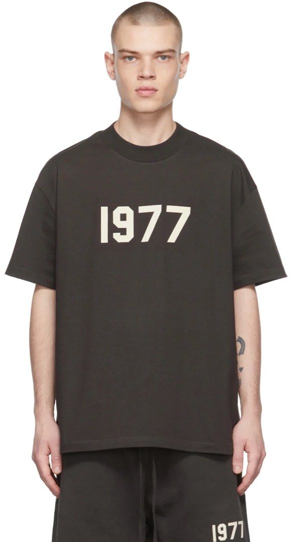 Essentials Fear Of God FOG 1977 T-Shirt Iron, Men's Fashion, Tops ...