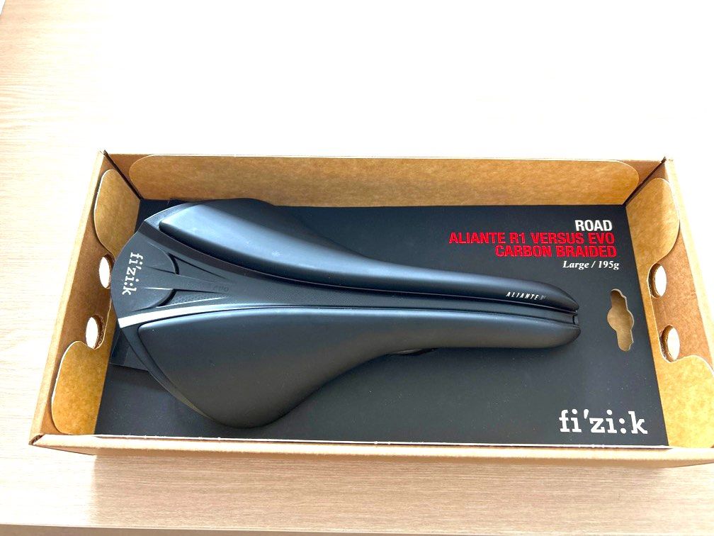 Fizik VERSUS EVO ARIONE R1 べた付く カーボンレール ラージ
