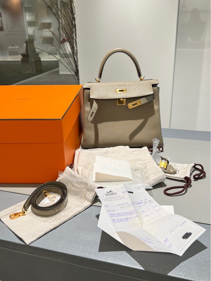 HERMÈS Kelly 28 handbag in Sauge Togo leather with Gold hardware