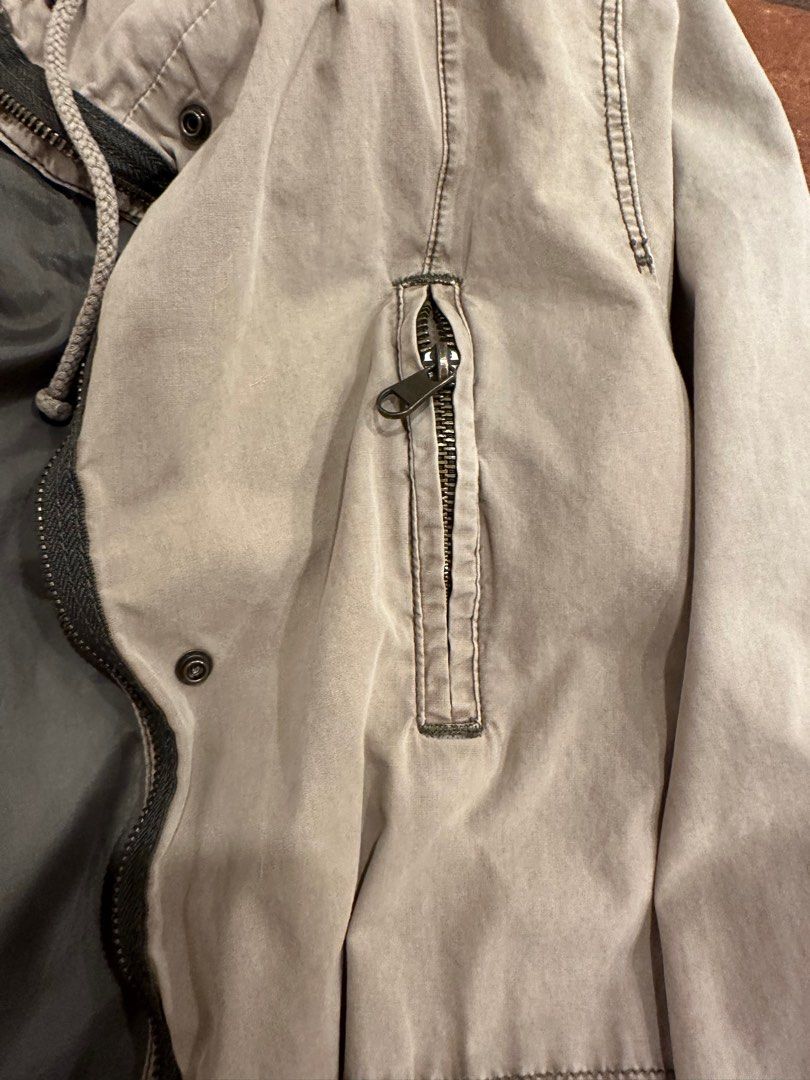 H&M army green cargo jacket - SUPER HQ! (Category: Coats, Jackets and Outerwear) located in Makati City. Submitted by chelsmmm (Listing ID 1228976684, Image 2). Description: RFS - not my style Was gifted, tried and never worn.