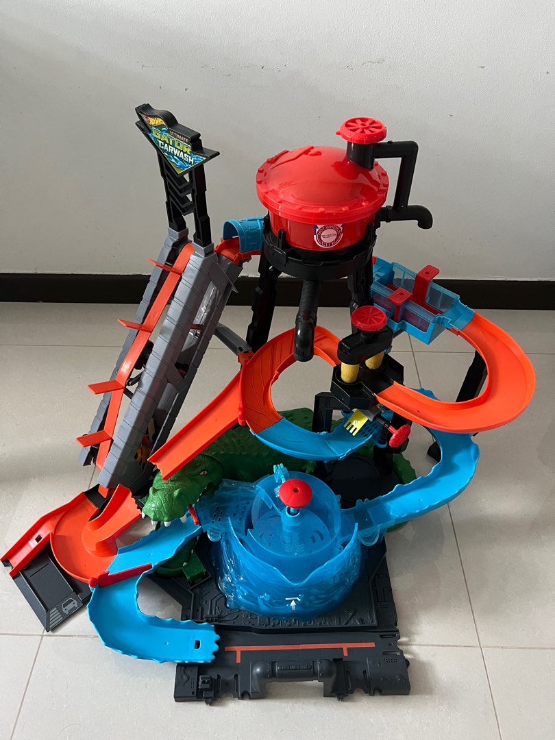 Gator car shop wash toy