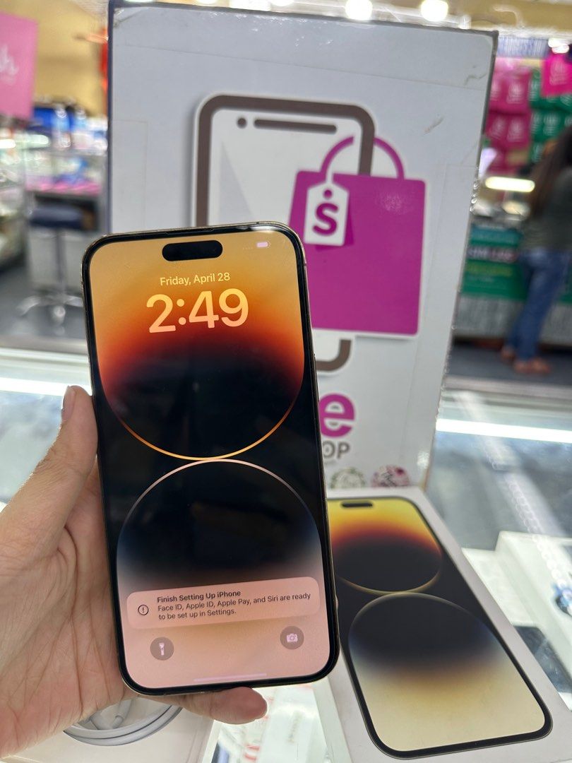 iphone 14 pro max 256gb dual sim good as new (Category: iPhone 14 Series) located in Cainta. Submitted by vine_gadget_shop (Listing ID 1228967212, Image 3). Description: iphone 14 pro max 256gb dual sim good as new complete package warranty until december 2023 pick up store greenhills shopping center we accept trade in we accept credit card installment we do cod and door to door we shop nationwide for fast transaction call 09277368323 .
