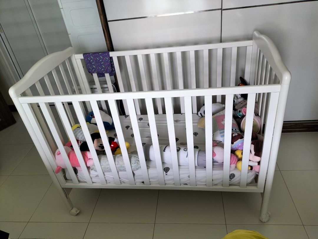 Italbaby cot, Babies & Kids, Baby Nursery & Kids Furniture, Cots ...