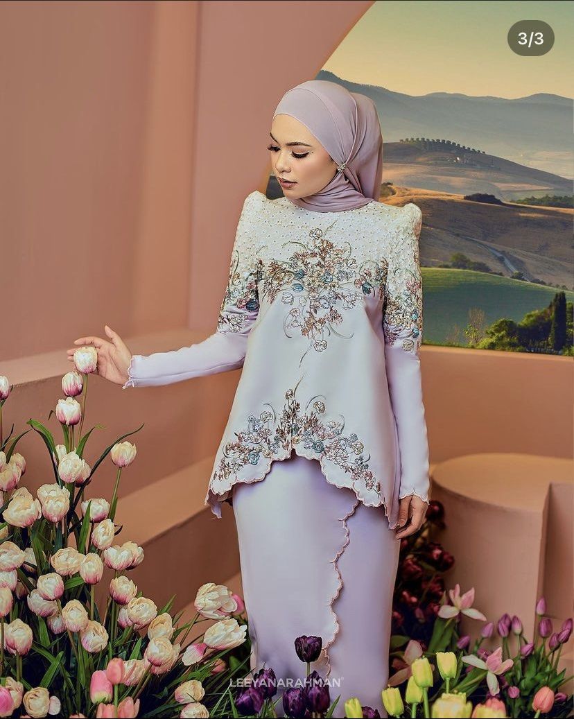 LEEYANA RAHMAN TEULIPS LILAC FOR RENT SEWA BAJU KURUNG RAYA MAJLIS DINNER Women s Fashion Muslimah Fashion Baju Kurung sets on Carousell