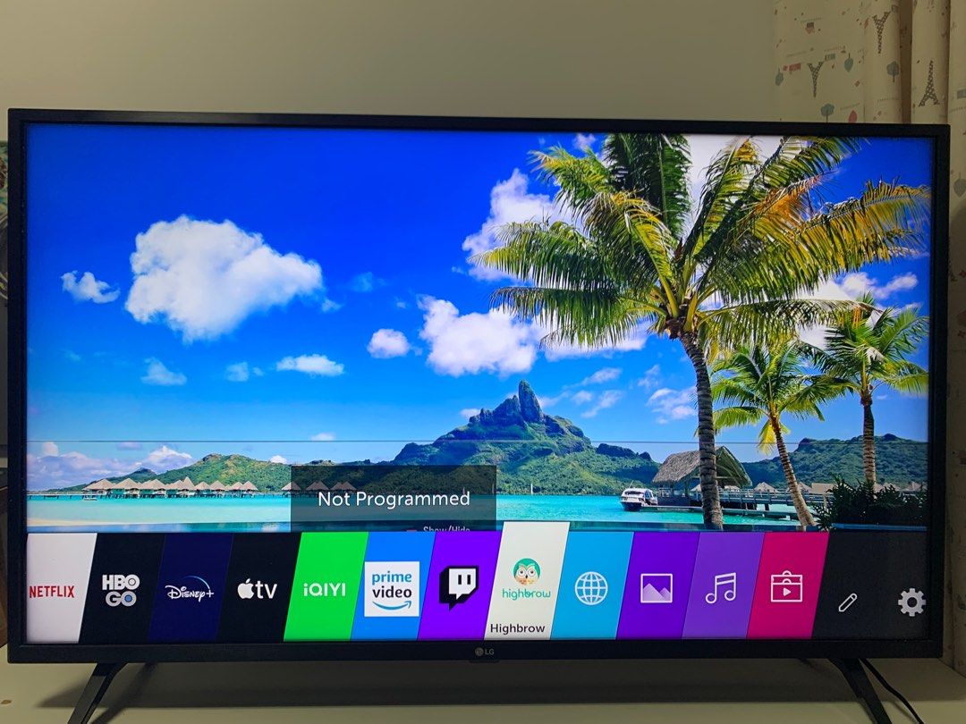 LG 43” 4K UHD ThinQ AI Smart TV (Flickering and got lines), TV & Home
