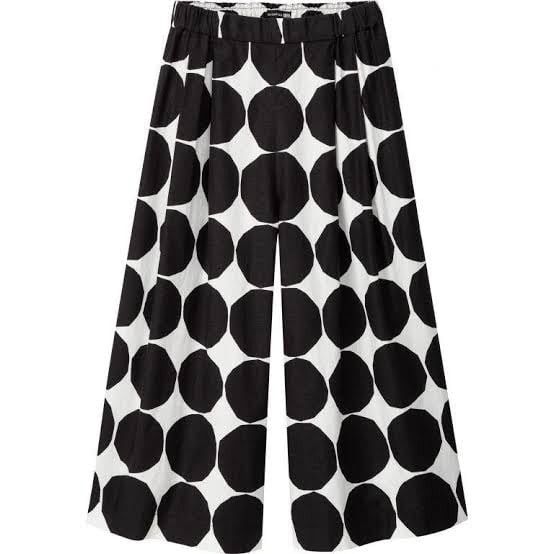 Marimekko x Uniqlo pants (Category: Other Bottoms) located in Manila. Submitted by maridan (Listing ID 1228937676, Image 1). Description: Marimekko x Uniqlo pants Garterized with side pockets Waist 24-32 Length 32.