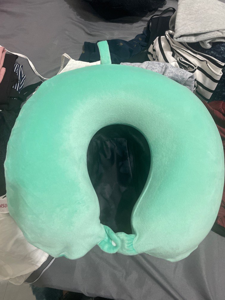Miniso Neck pillow, Hobbies & Toys, Travel, Travel Essentials