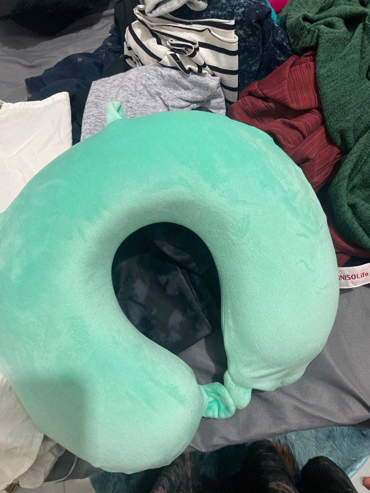 Miniso Neck pillow, Hobbies & Toys, Travel, Travel Essentials