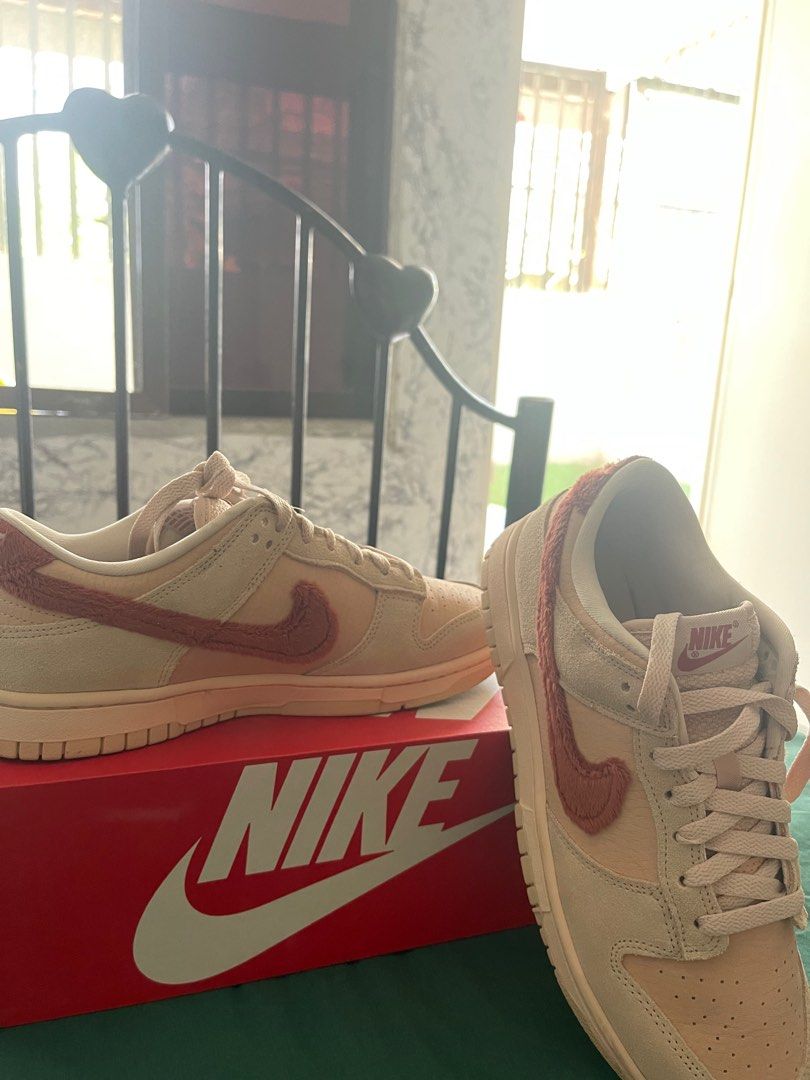 Nike WMNS dunk low - Sandrift size US9 (Category: Sneakers) located in Paranaque City. Submitted by jdelrey (Listing ID 1228940785, Image 1). Description: 100% original bought in nike online app Wore once. Good as new .
