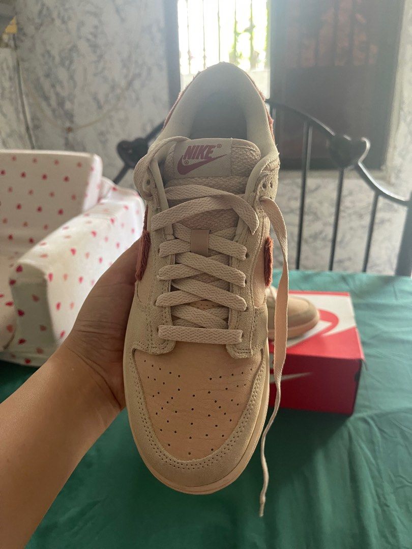 Nike WMNS dunk low - Sandrift size US9 (Category: Sneakers) located in Paranaque City. Submitted by jdelrey (Listing ID 1228940785, Image 3). Description: 100% original bought in nike online app Wore once. Good as new .