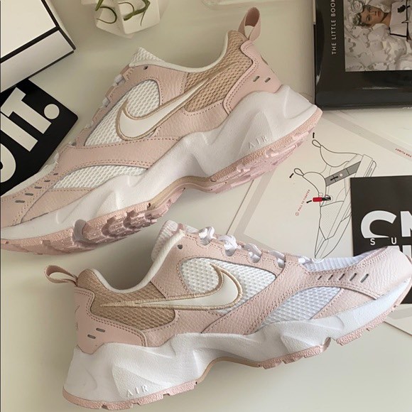 Nike air heights rose 2025