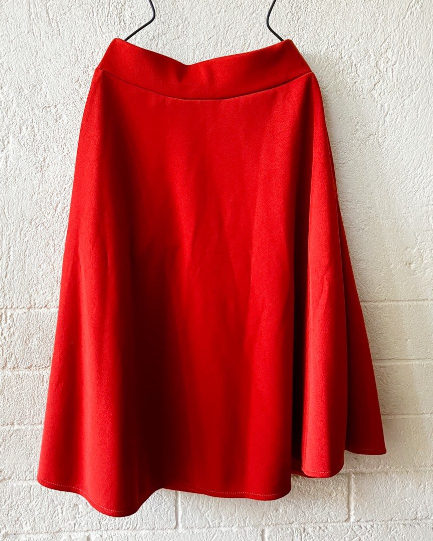 Midi circle outlet skirt with pockets
