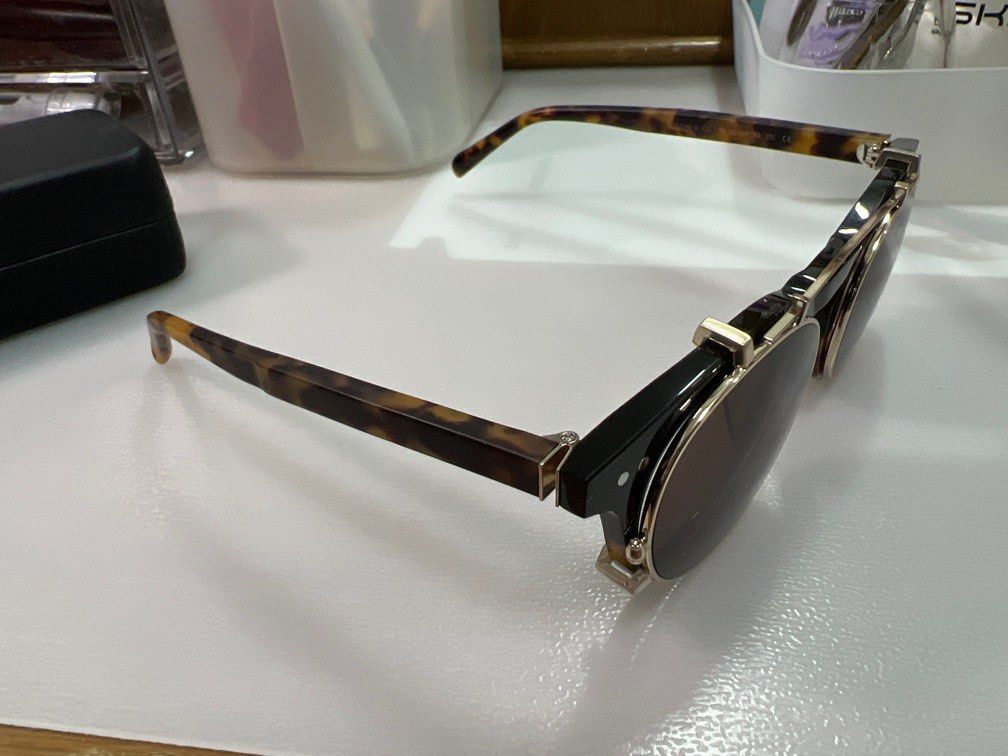 Owndays 2 in 1 glasses and Sunglasses clip on New!, Beauty & Personal