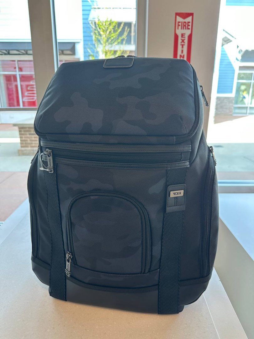 (PREORDER) TUMI PHINNEY LARGE BACKPACK, Men's Fashion, Bags, Backpacks on Carousell