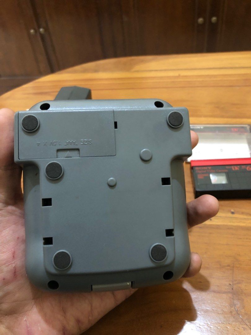 Rewinder mini dv video jadul, Fotografi di Carousell