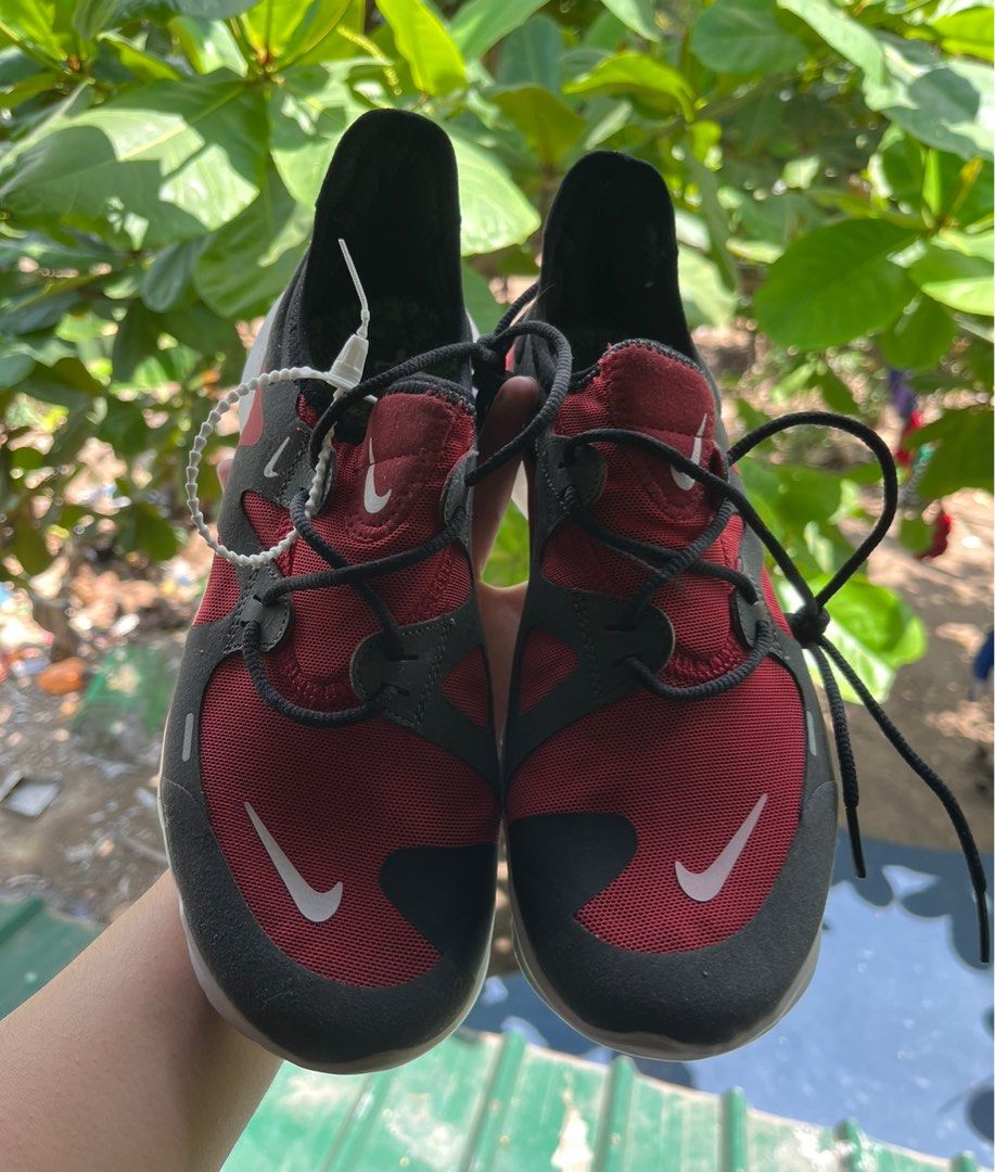 Running nike free run 5.0 Men s Fashion Footwear Sneakers on Carousell