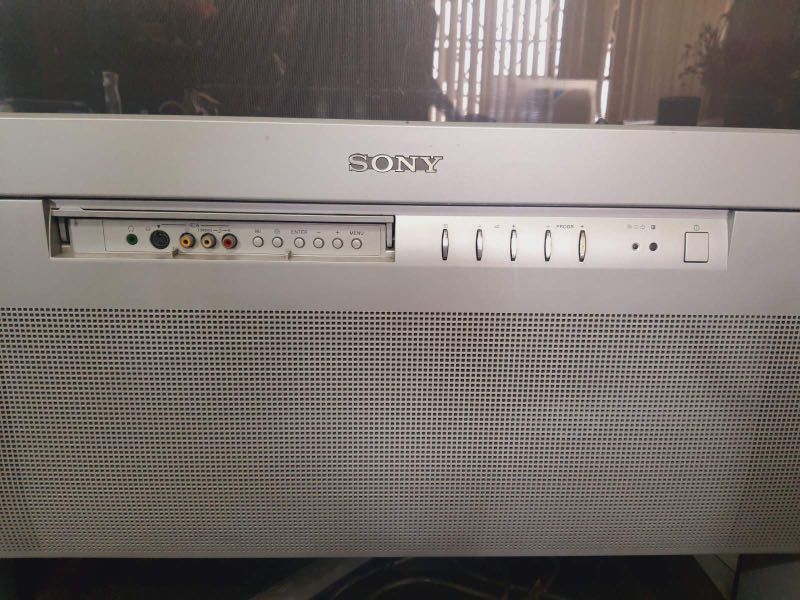 Sony 33 inch TV (Category: TV) located in Quezon City. Submitted by sylviafindsph (Listing ID 1228934134, Image 2). Description: Item: Sony 33 inch TV boxy style Actual screen size : 33 x 25.5 inches TV Size : 37 x 42 inches The TV powers on but we are not able to test picture quality because we don’t have antenna or cables Line in the screen photo is from the phone photo and not actually on the screen. Please buy at your own risk. All sales FINA