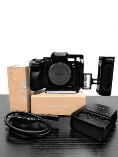 Sony a7riv body complete and good as bnew low sc (3k only)  with freebies