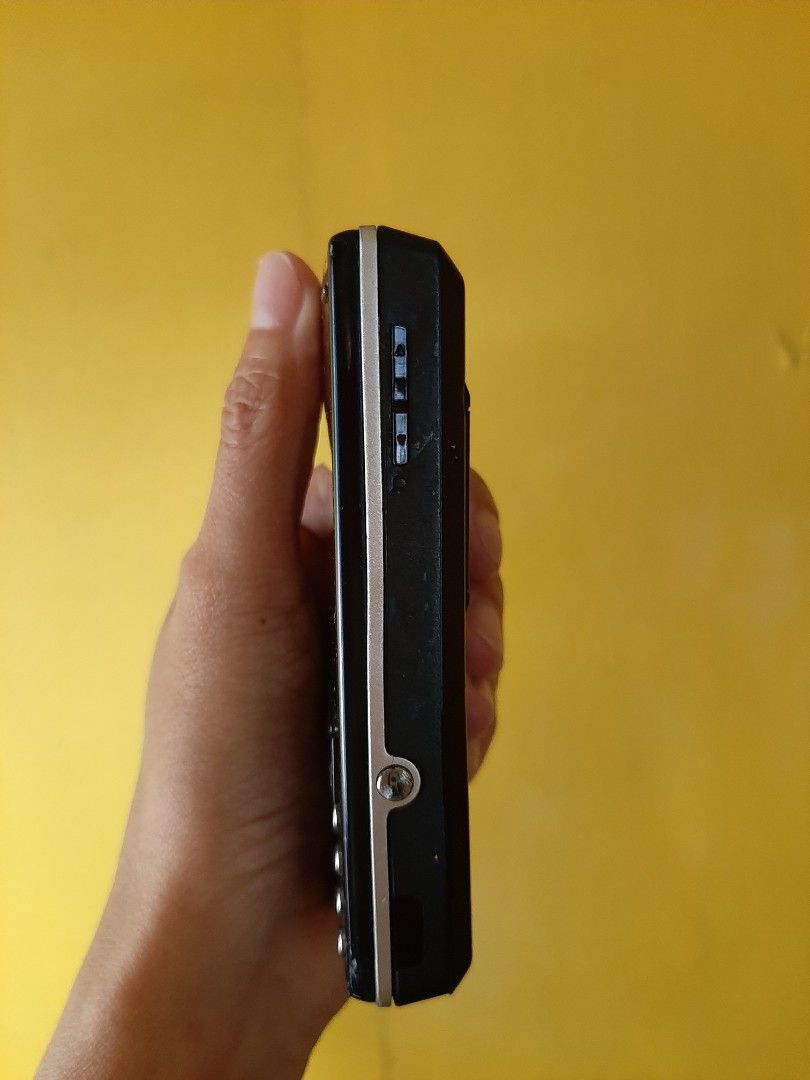 Sony Ericsson K810 (Category: Early Generation Mobile Phones) located in Paranaque City. Submitted by akashascur75895 (Listing ID 1228969225, Image 3). Description: FREEBIE when you buy anything worth P500 from my listing! For aesthetic, display and collection purposes only! Obviously this is no longer working so please don't ask me if it is still functional. Read and understand item description PLEASE!.
