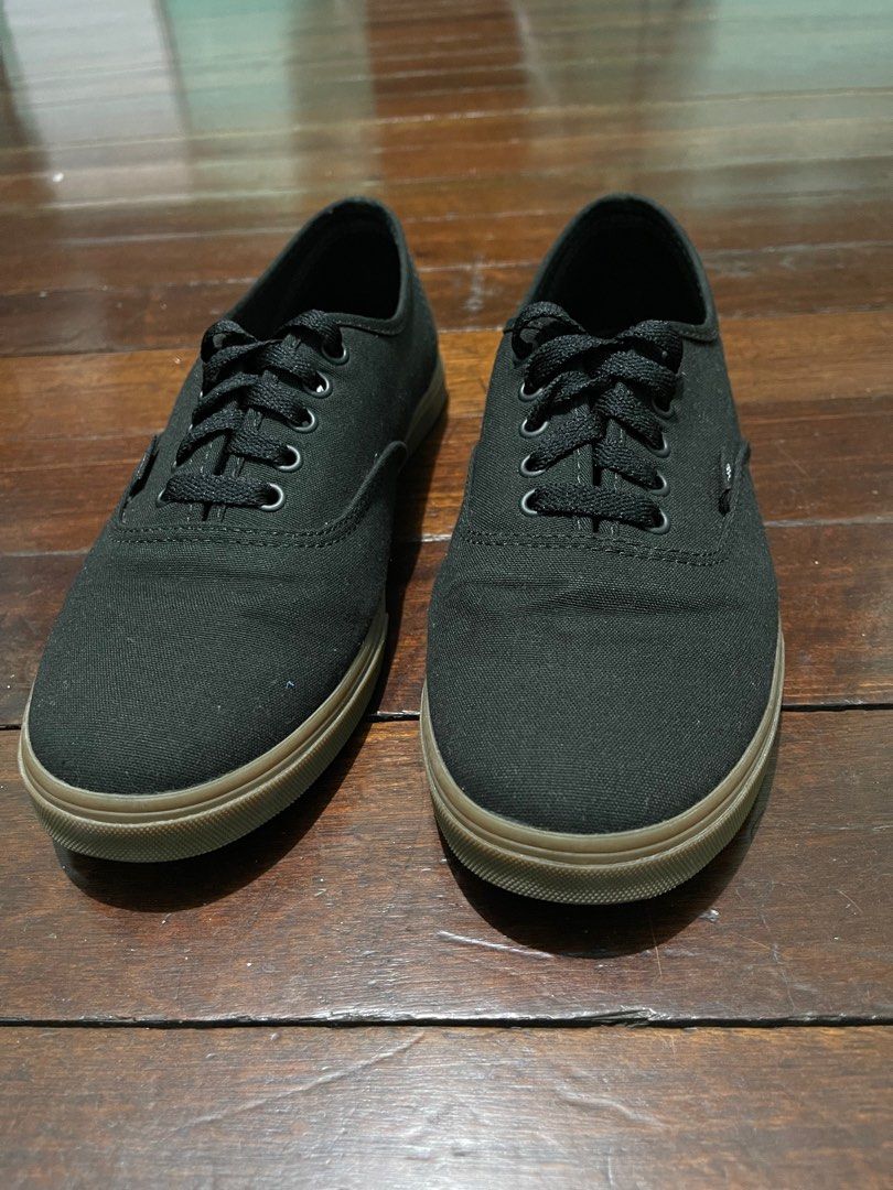 Vans Authentic Skate Shoe - Black / Gum