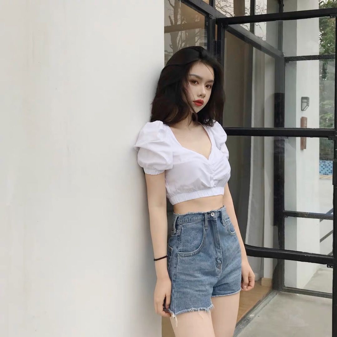 Puffy jean shorts top