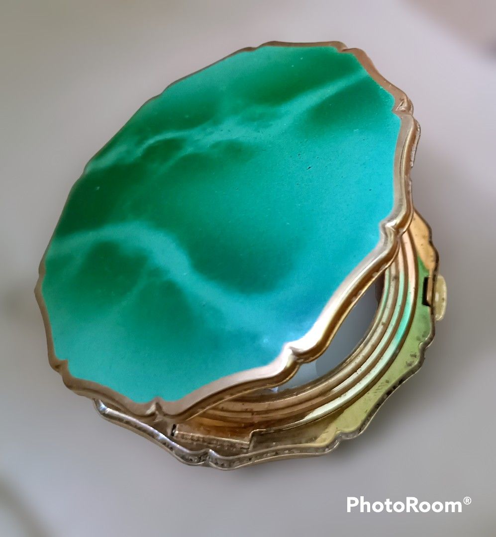 1950s Vintage Reusable Stratton Compact Powder Case (Category: Makeup) located in Las Pinas. Submitted by mirlynncurioshop (Listing ID 1229094705, Image 1). Description: Stratton c1950s ladies powder compact in the marble effect design, with original features. The mirror has some spots the gold gilt of the case has some fading due to age. Overall, the item is intact, no loose or broken parts, and can be used as a decorative or functional compact 