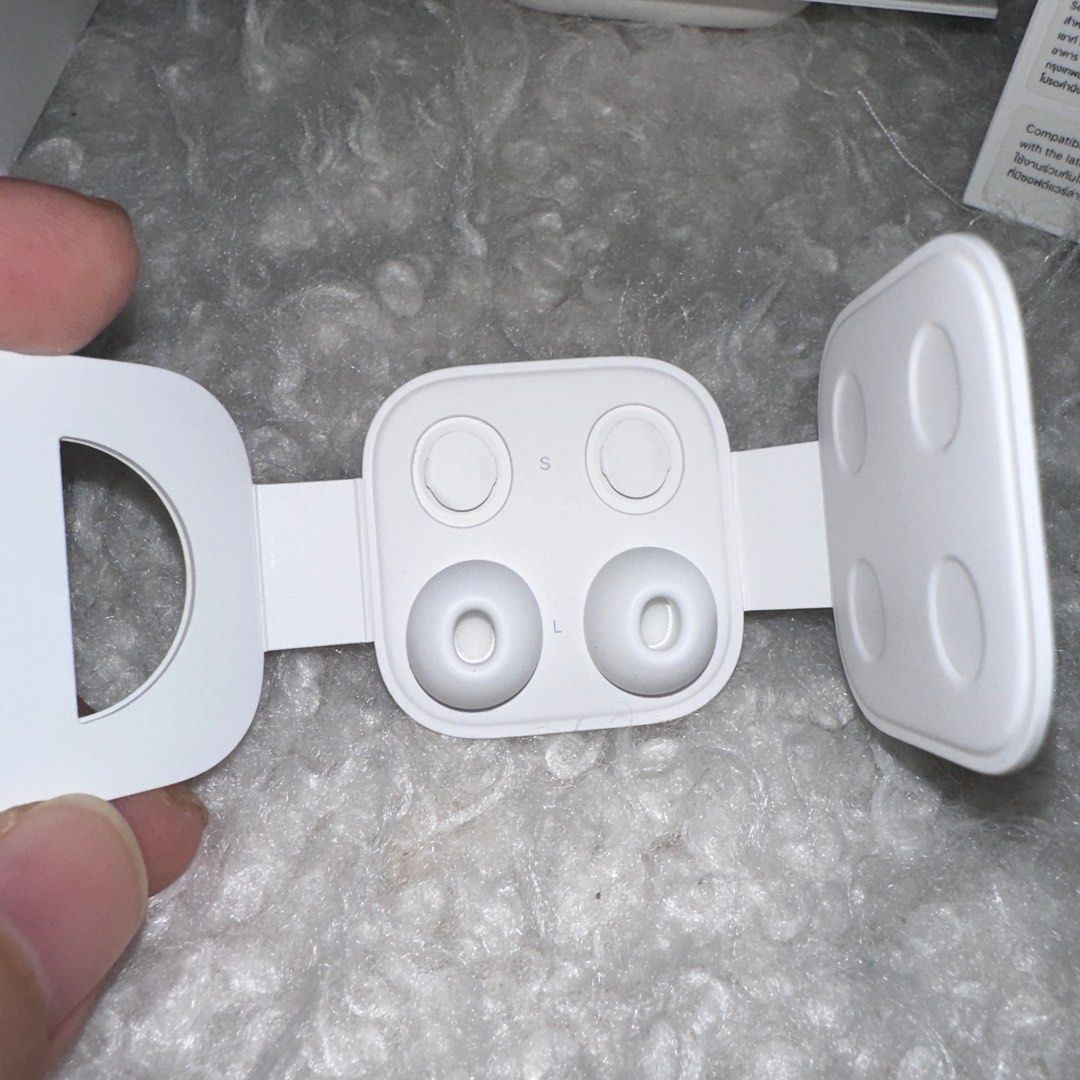 Apple Airpods Pro Gen 1 (right defective), Audio, Earphones on Carousell