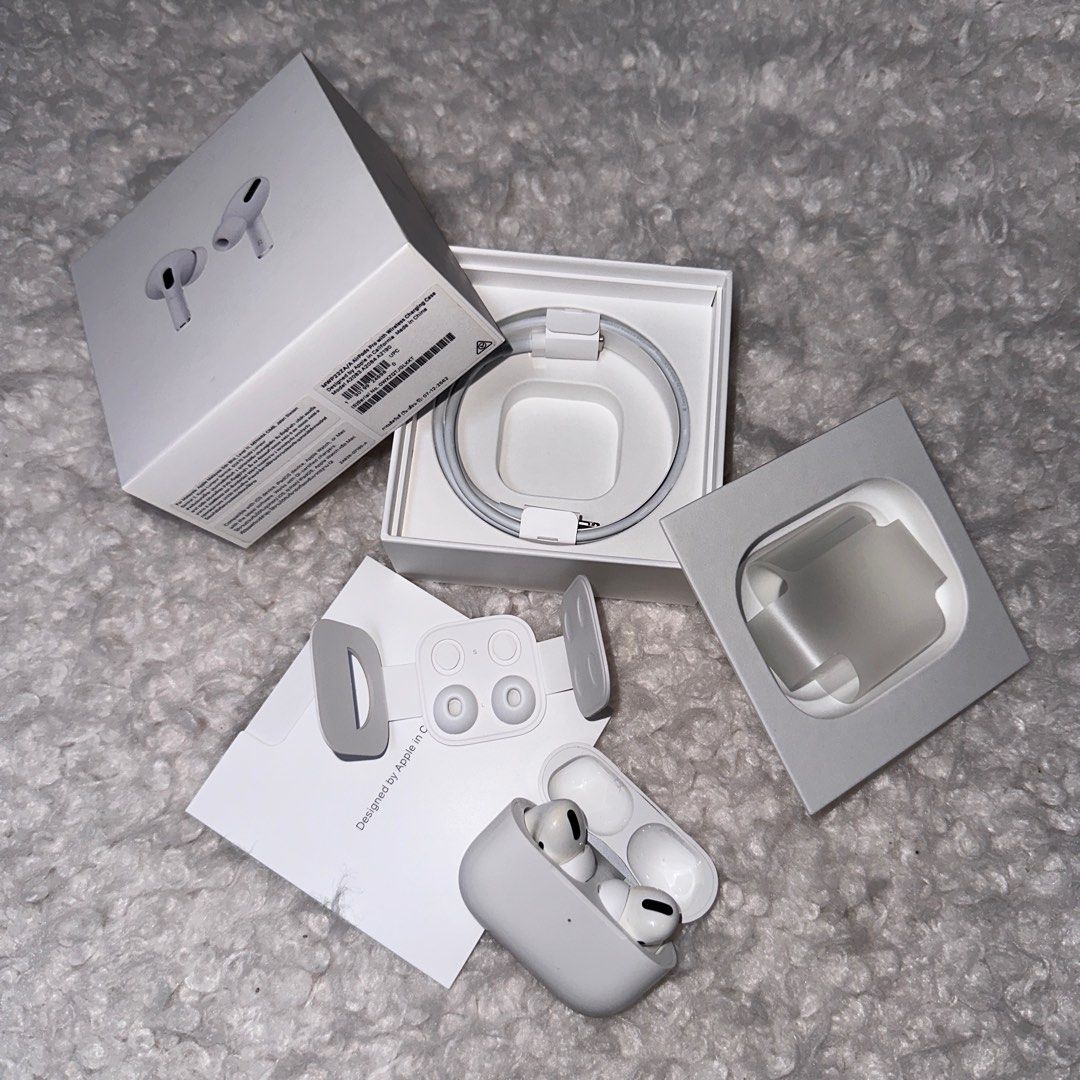 Apple Airpods Pro Gen 1 (right defective), Audio, Earphones on Carousell