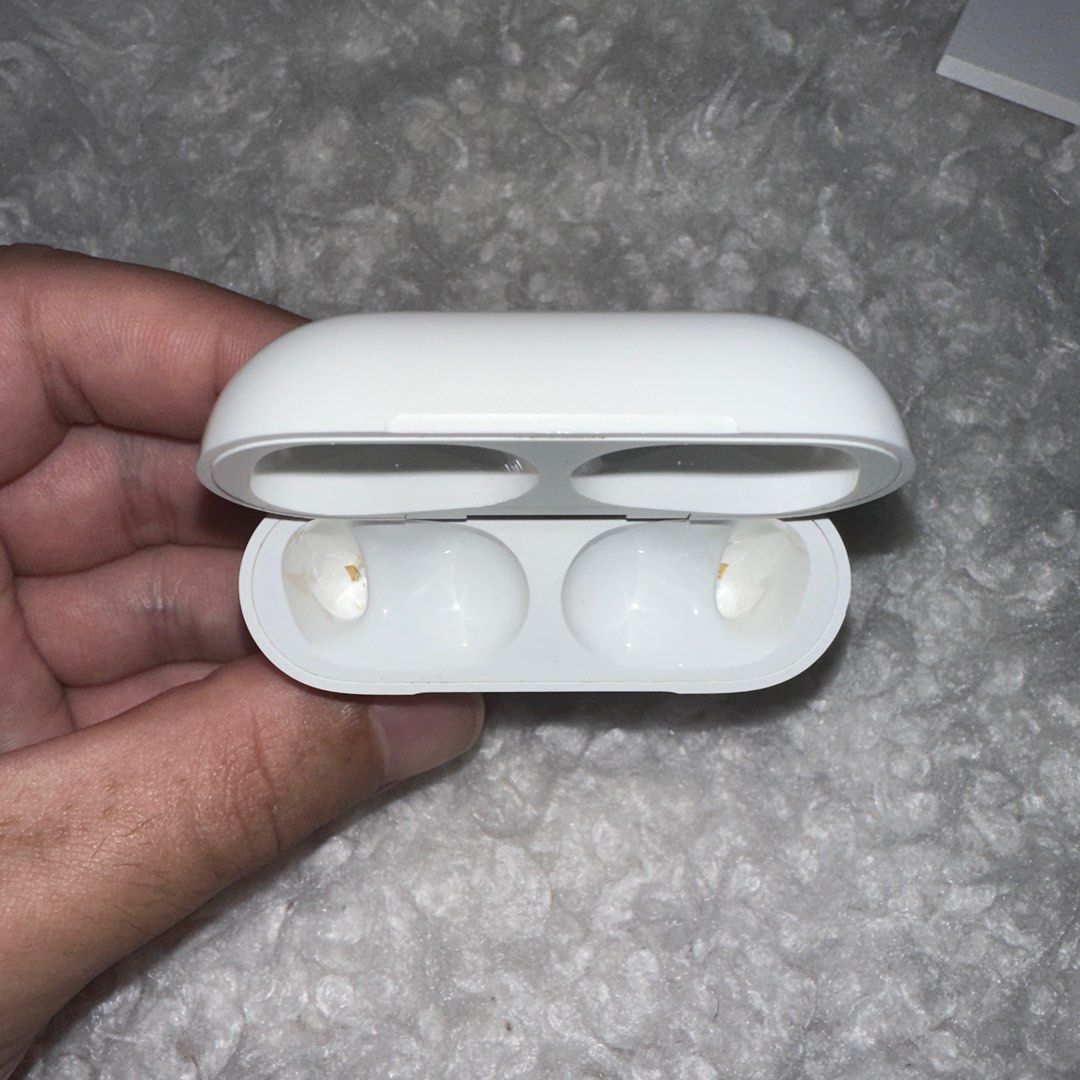 Apple Airpods Pro Gen 1 (right defective), Audio, Earphones on Carousell