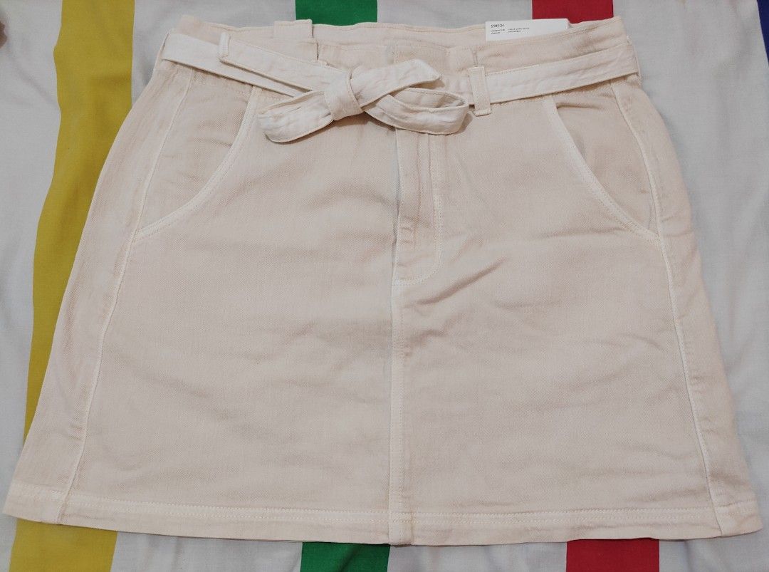 American Eagle skirt (Category: Skirts) located in Bacoor. Submitted by reesedrich07 (Listing ID 1229239880, Image 1). Description: American Eagle skirt Size US 14 Brand new 1000php.