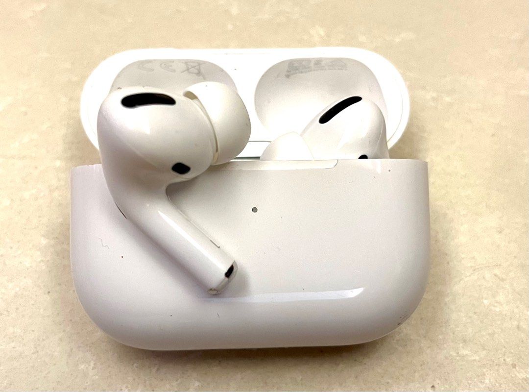 Apple AirPods (3rd Gen) with Lighting Charging Case