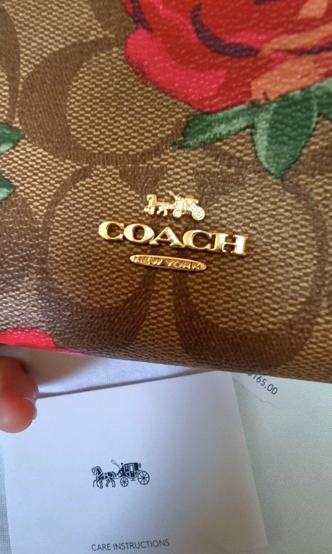 Authentic Coach Medium Corner Zip Wallet (Category: Luxury Bags & Wallets) located in Quezon City. Submitted by jen13gozee (Listing ID 1228459026, Image 2). Description: Authentic Coach Medium Zip Wallet unused with care card bought from the US.