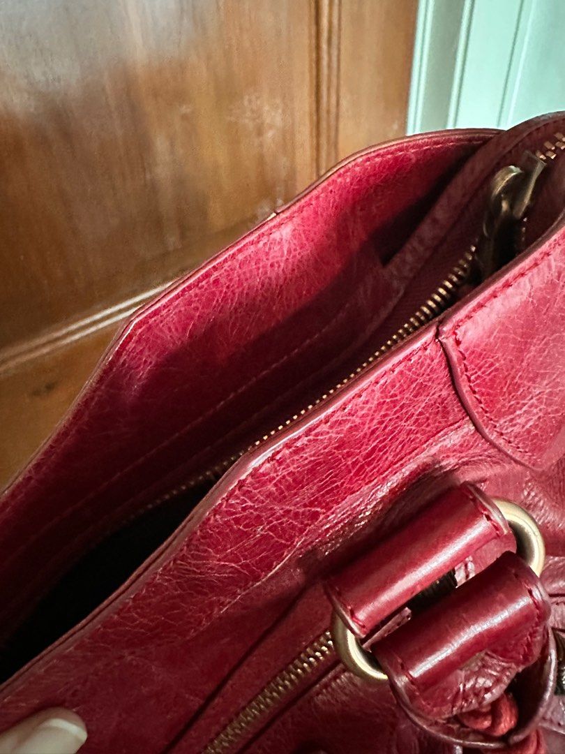 Balenciaga city red (Category: Luxury Bags & Wallets) located in Manila. Submitted by skinbabe (Listing ID 1229164269, Image 2). Description: Hardly use this. My lola gave this a few 3 years ago, second hand from her. I guess we can cay that this is already vintage. Please check flaws and manage your expectations. Selling low..