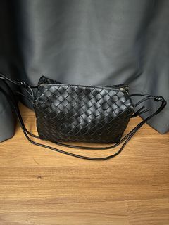 Bottega Veneta Yellow Intrecciato Woven Nappa Leather Medium Veneta Hobo Bag  - Yoogi's Closet