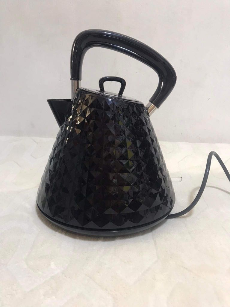 Branded Diamond Pyramid Kettle 1.5 Litre Glossy black, TV & Home