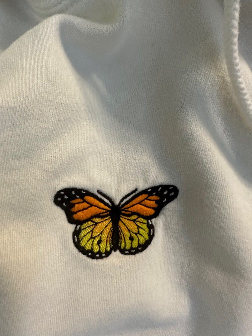 BRANDY MELVILLE oversized hoodie (Category: Coats, Jackets and Outerwear) located in Makati City. Submitted by chelsmmm (Listing ID 1229092155, Image 2). Description: Slight flaws, staining on inner hoodie not noticeable when worn! .